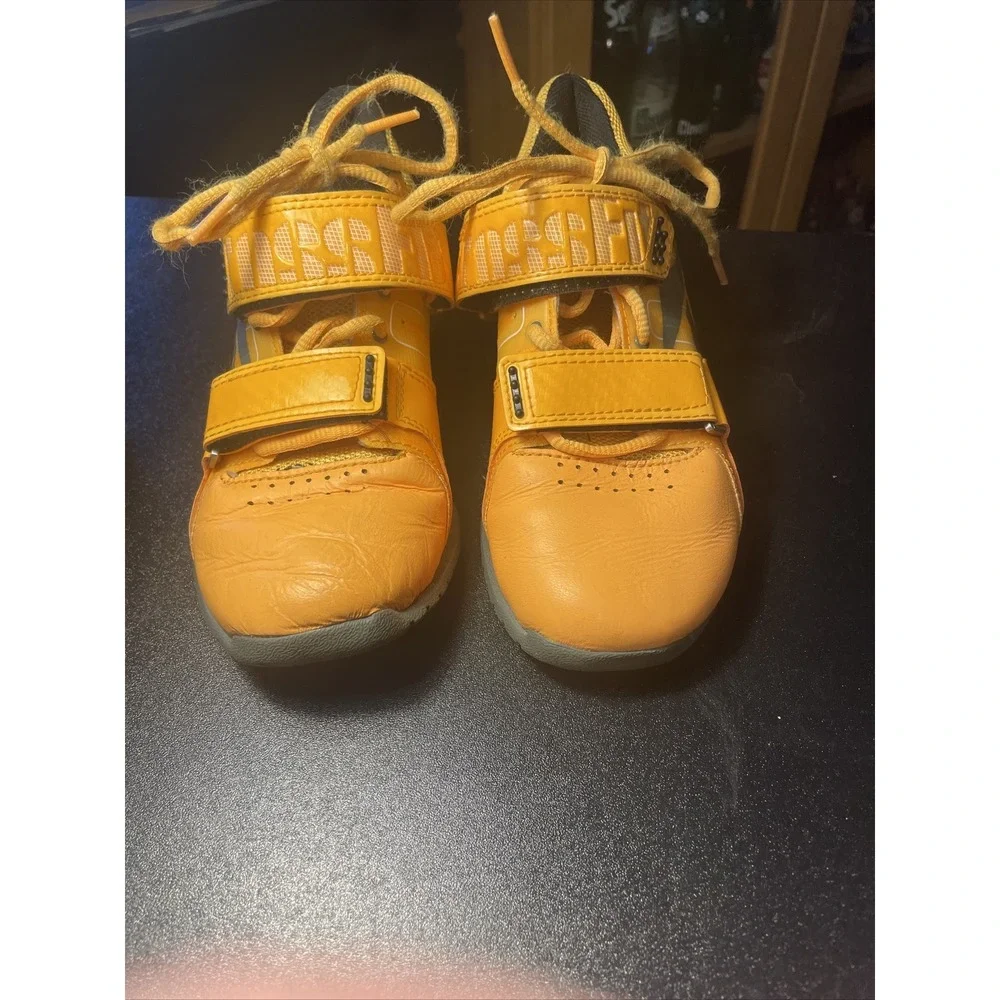 Reebok Crossfit Shoes U-Form Youths Sz 5-1/2 . Lightly Worn. Orange. Great Cond